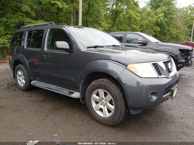 Salvage Nissan Pathfinder Image