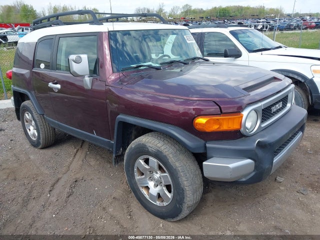 Salvage Toyota FJ Cruiser Image