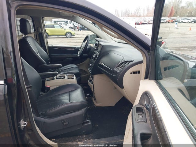 Chrysler Town & Country Touring-l