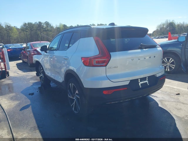 Volvo XC40 T5 R-design