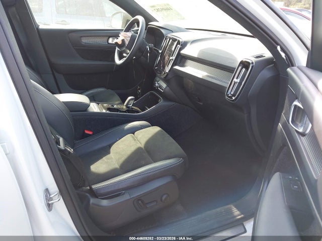 Volvo XC40 T5 R-design