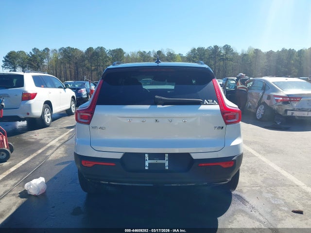 Volvo XC40 T5 R-design