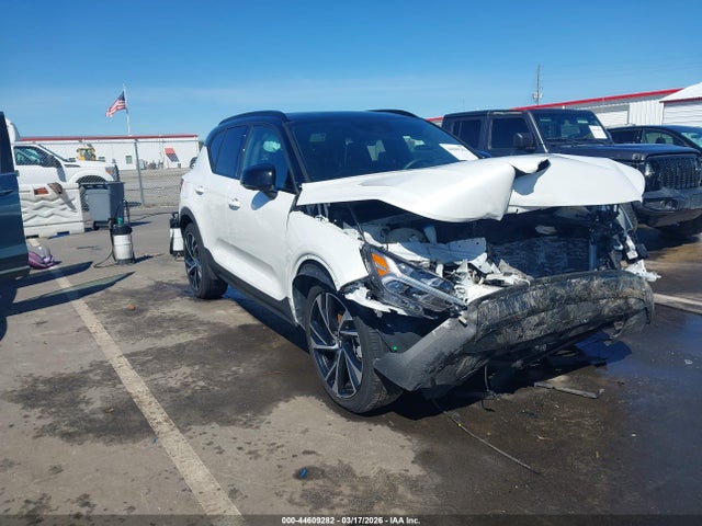 Salvage Volvo XC40 Image