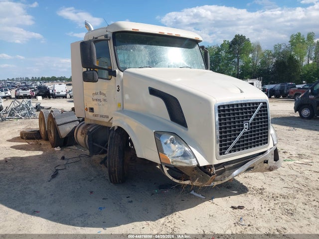 Salvage Volvo Vn Image