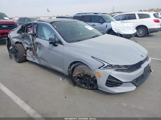 Salvage Kia K5 Image