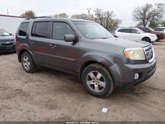 Salvage Honda Pilot Image