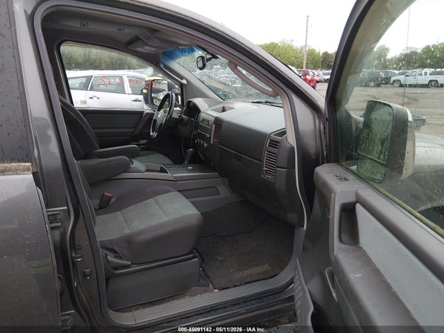 Nissan Titan Se