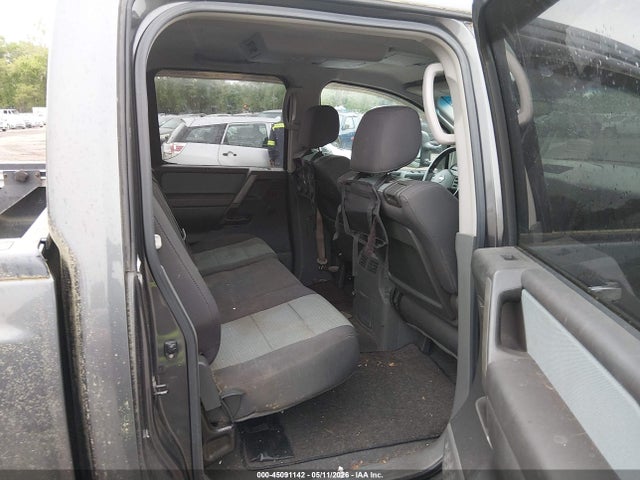 Nissan Titan Se