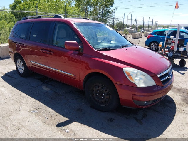 Salvage Hyundai Entourage Image