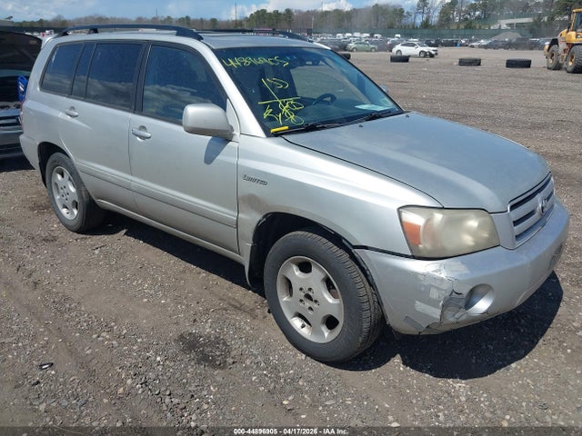 Salvage Toyota Highlander Image