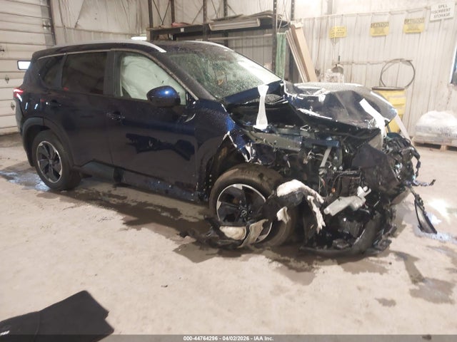 Salvage Nissan Rogue Image