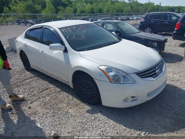 Salvage Nissan Altima Image