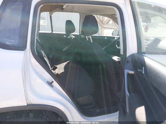 Volkswagen Tiguan S