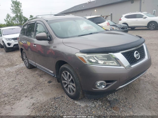 Salvage Nissan Pathfinder Image