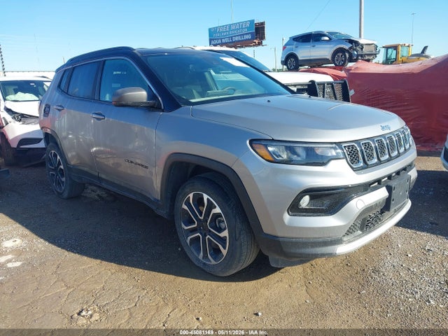 Salvage Jeep Compass Image