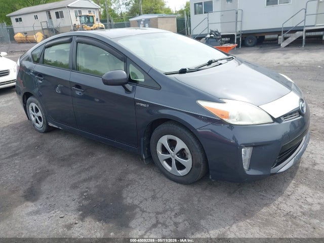 Salvage Toyota Prius Image