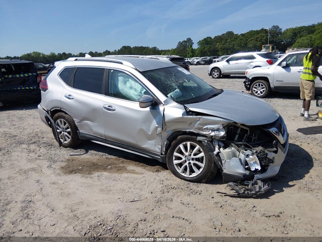 Salvage Nissan Rogue Image