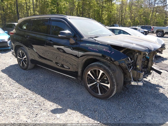 Salvage Toyota Highlander Image
