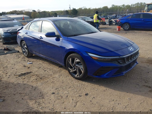 Salvage Hyundai ELANTRA Image