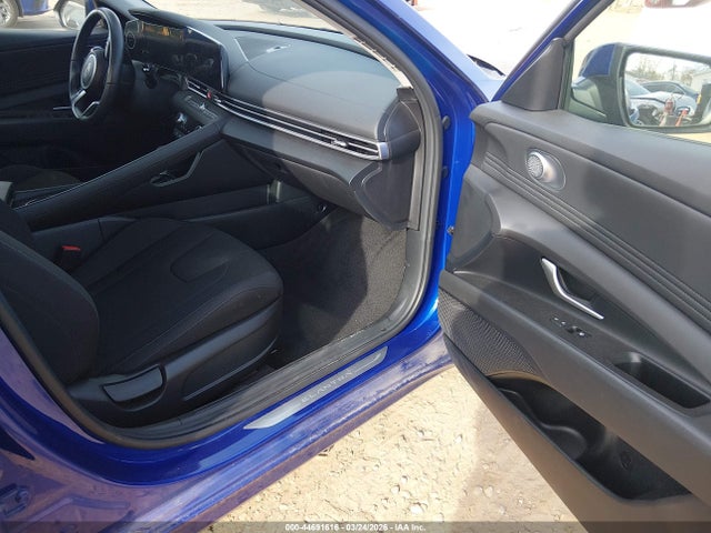 Hyundai ELANTRA Sel