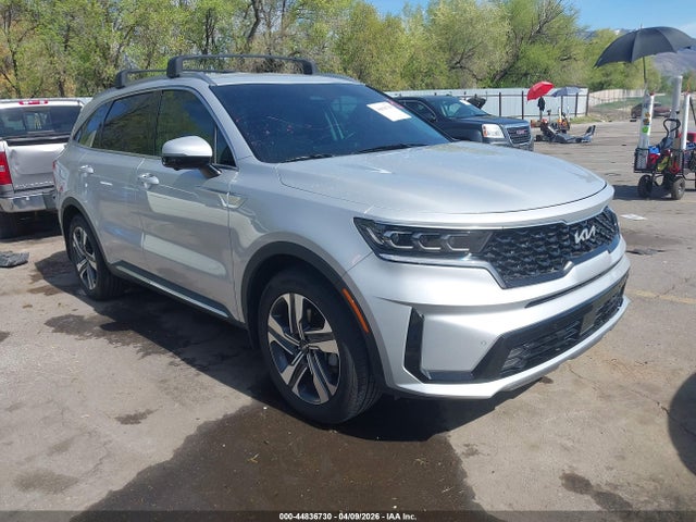 Salvage Kia Sorento Image