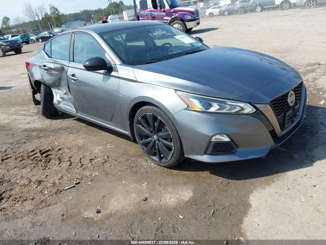 Salvage Nissan Altima Image