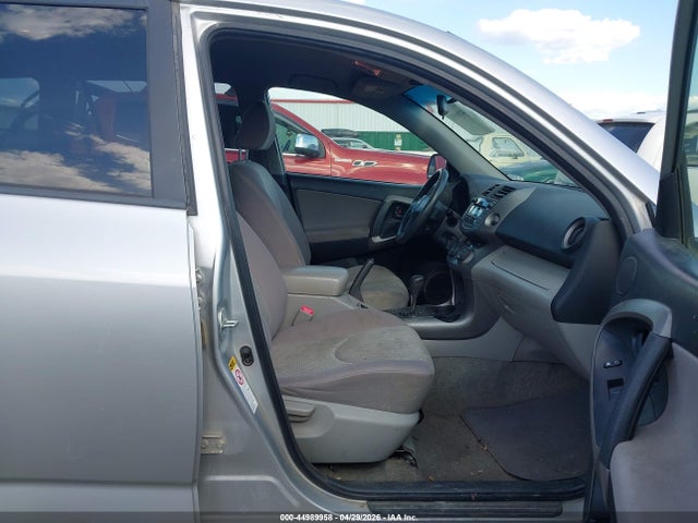 Toyota RAV4 Base V6