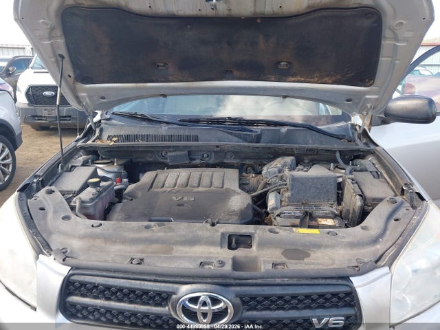 Toyota RAV4 Base V6