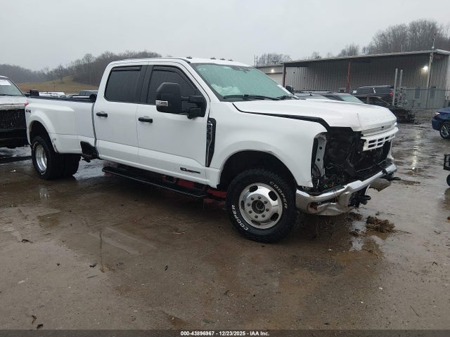 Salvage Ford F-350 Image