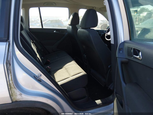 Volkswagen Tiguan S