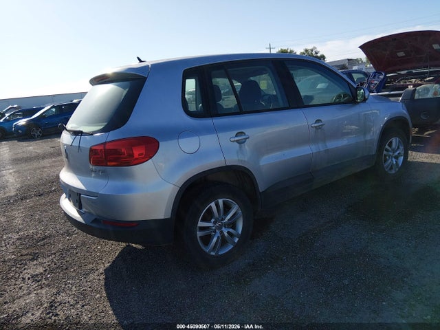 Volkswagen Tiguan S