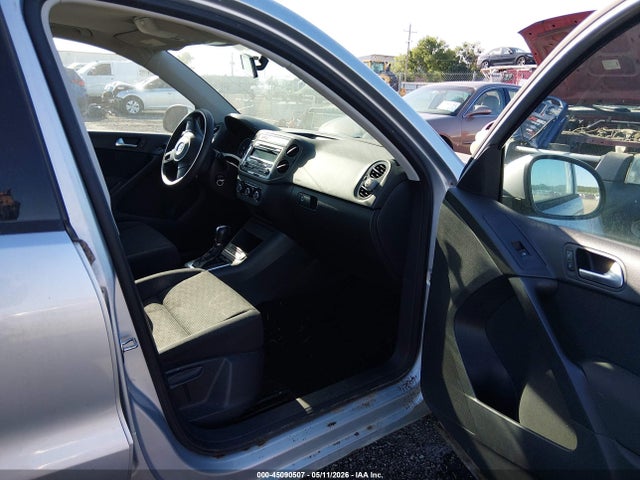 Volkswagen Tiguan S
