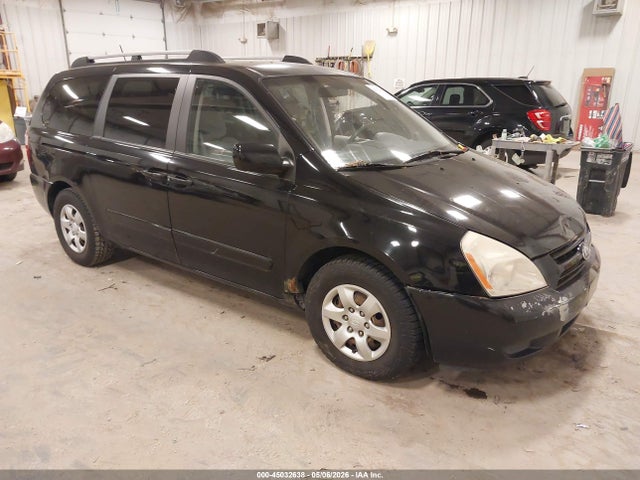 Salvage Kia Sedona Image