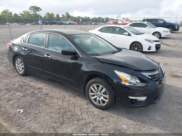 Salvage Nissan Altima Image