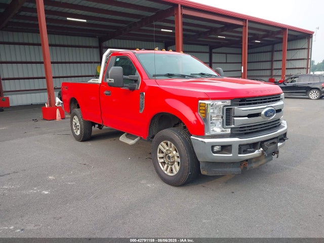 Salvage Ford F-350 Image