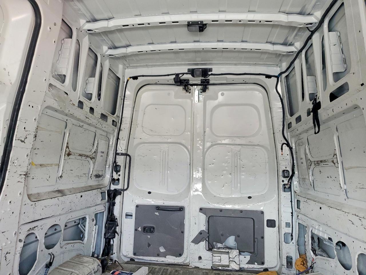Nissan Nv