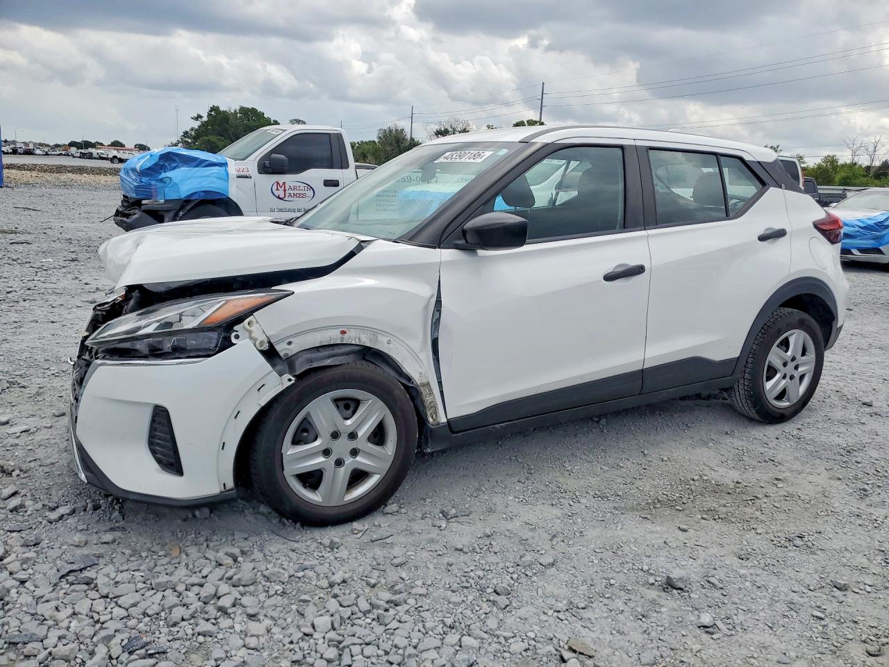 Salvage Nissan Kicks Image