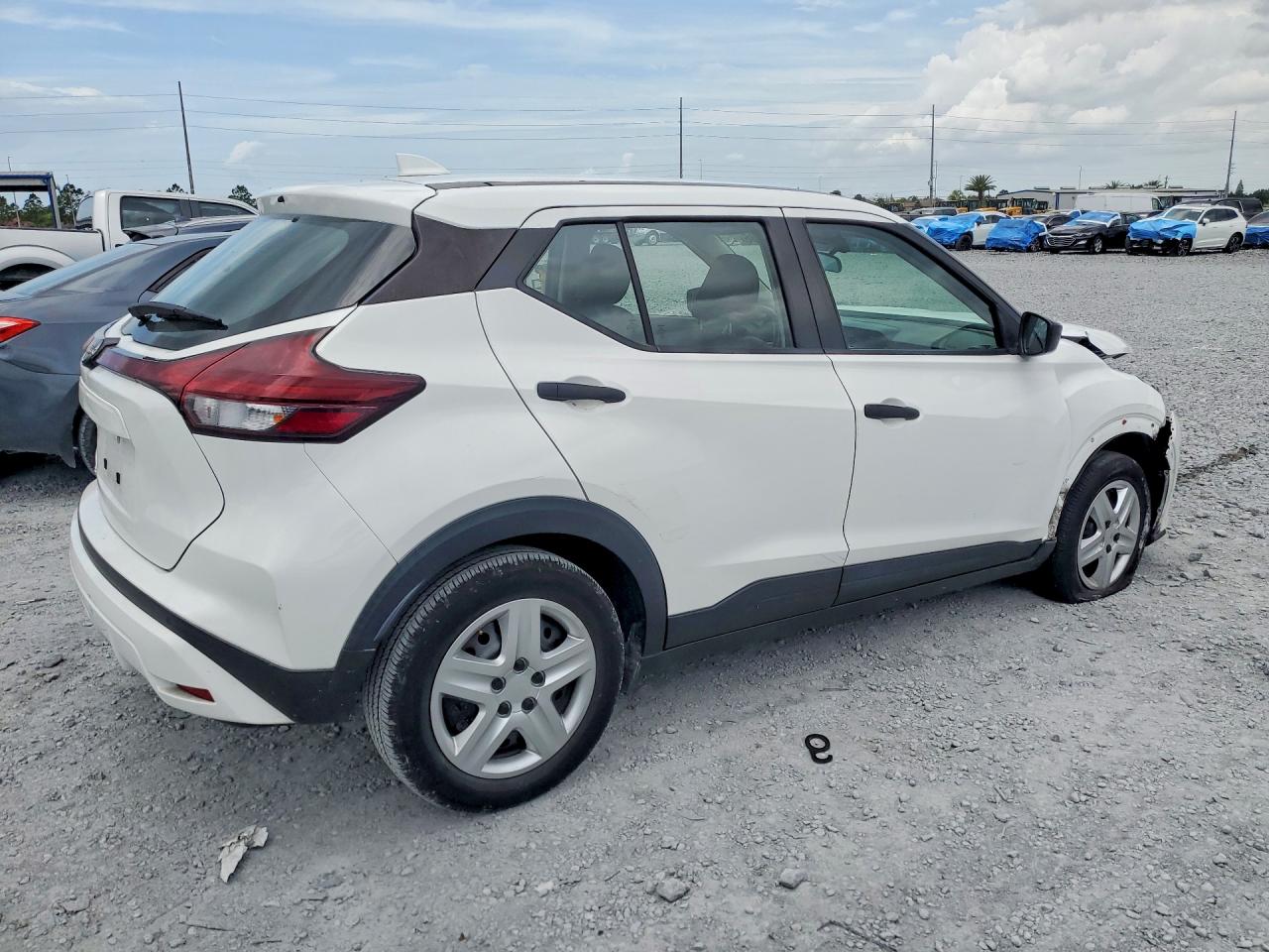 Nissan Kicks S