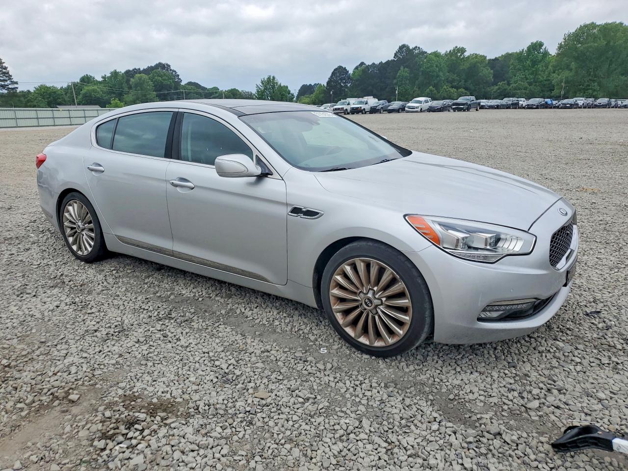 Kia K900 Luxury