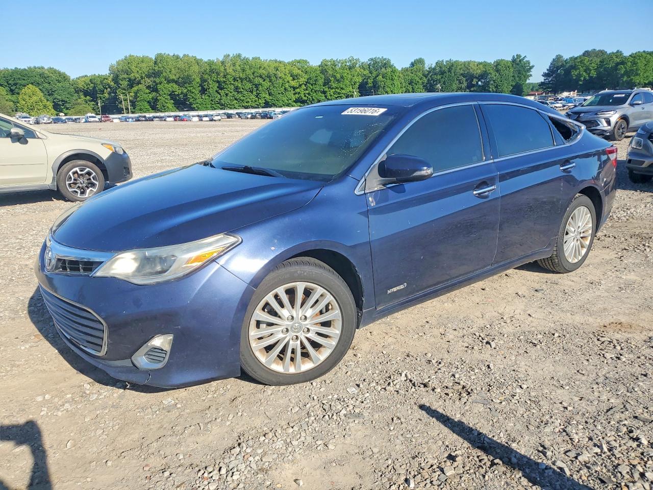 Salvage Toyota Avalon Image