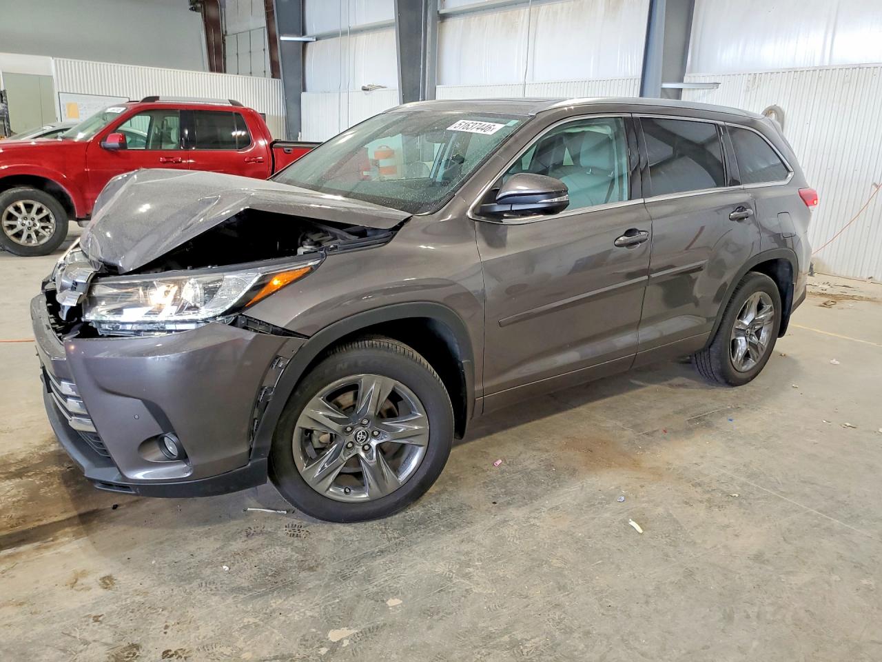 Salvage Toyota Highlander Image