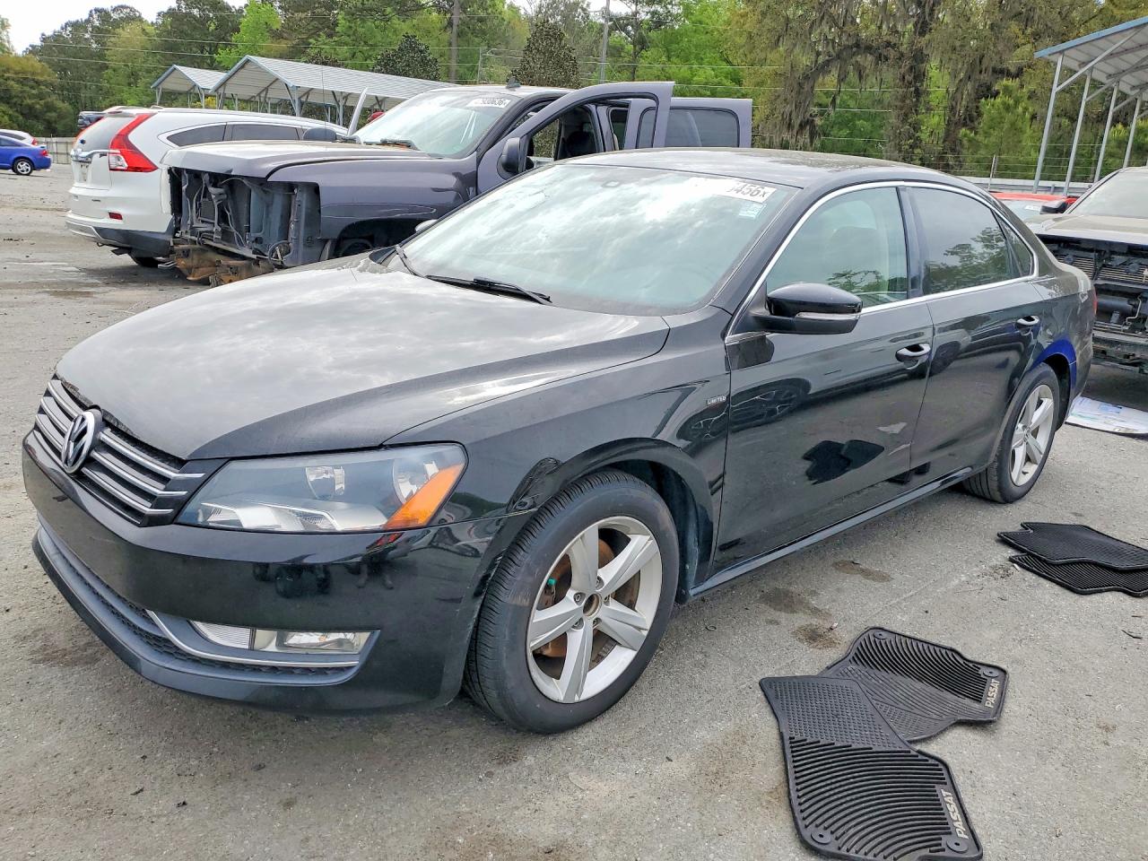 Salvage Volkswagen Passat Image
