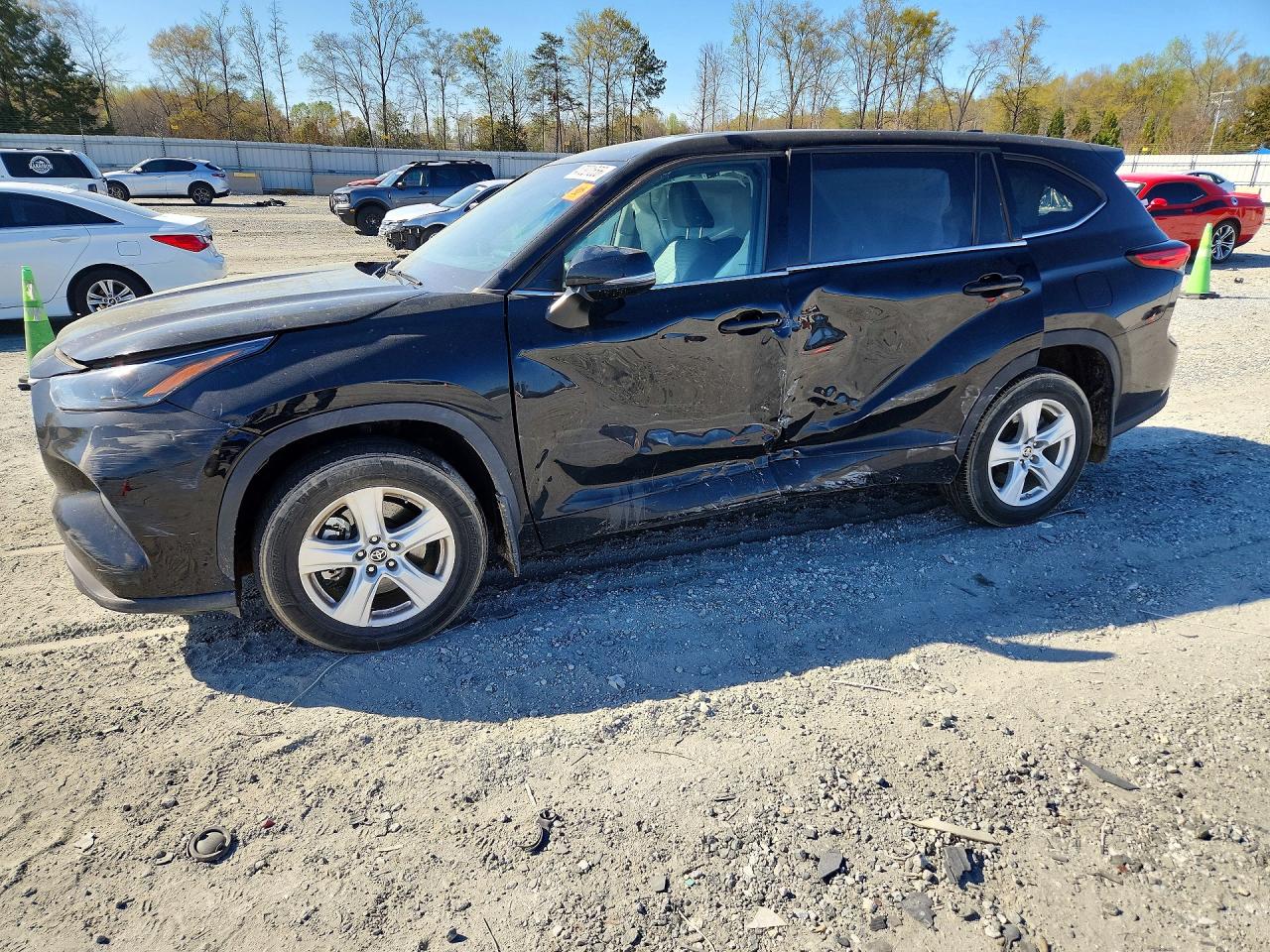 Salvage Toyota Highlander Image