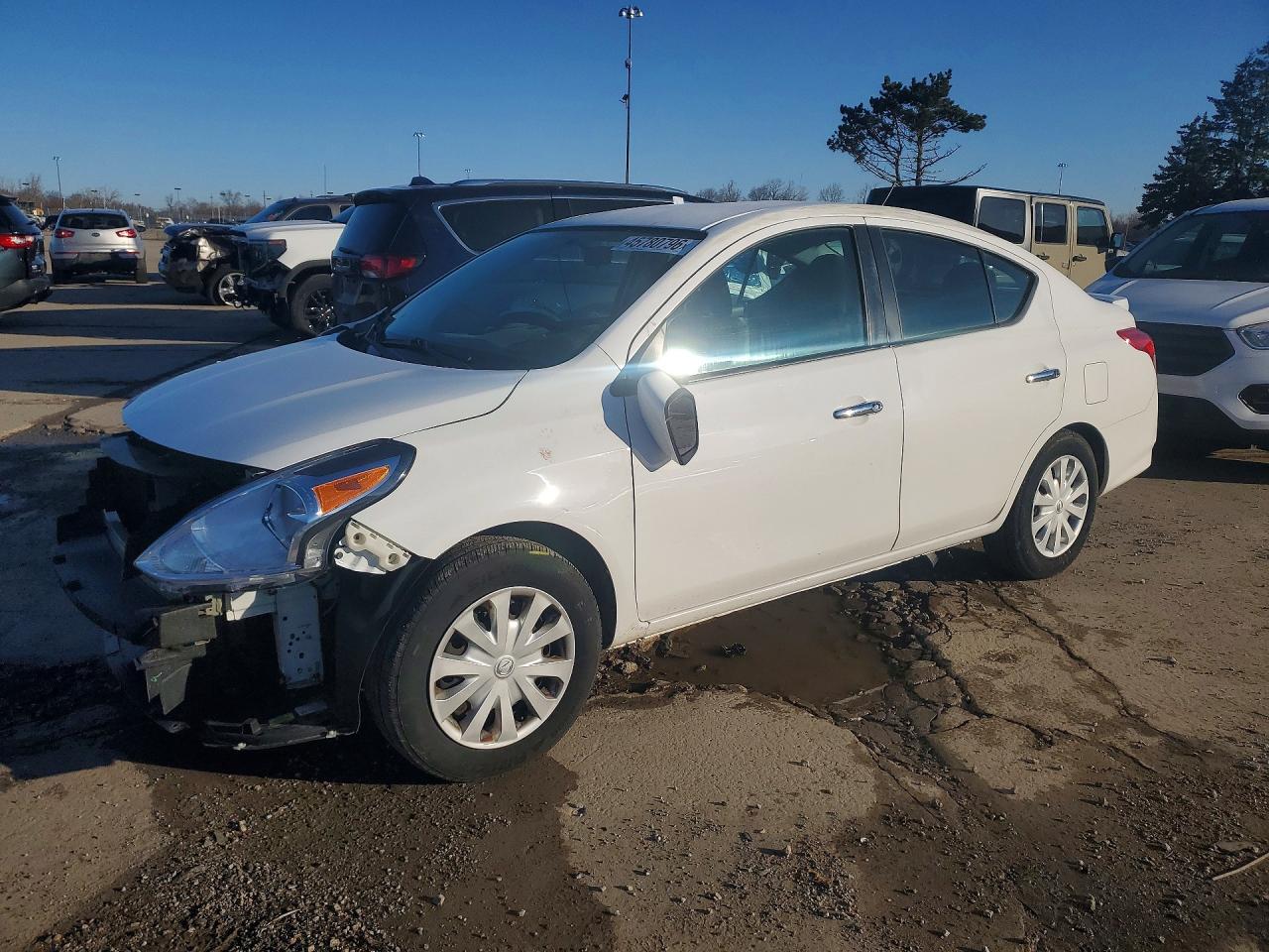 Salvage Nissan Versa Image