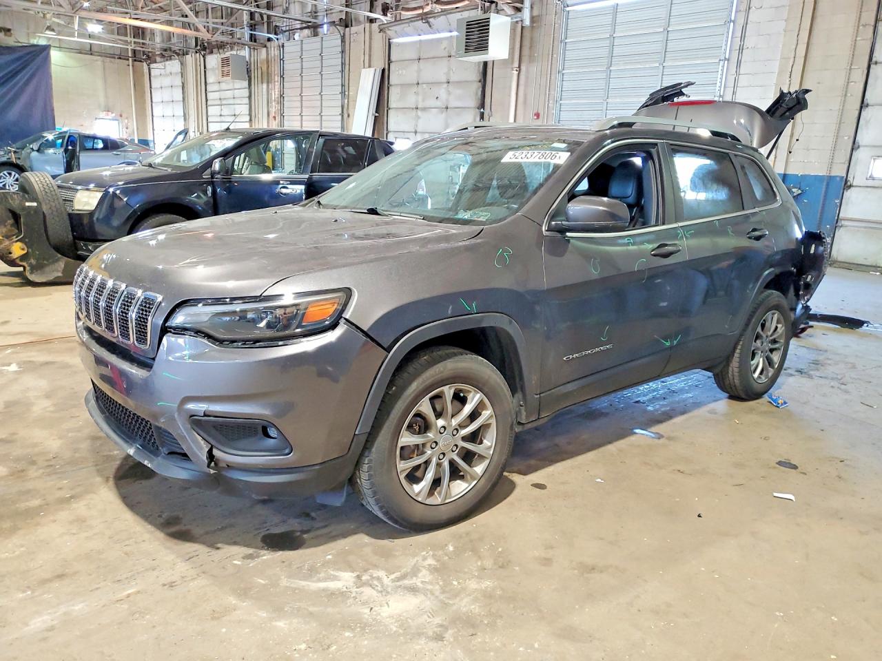 Salvage Jeep Cherokee Image