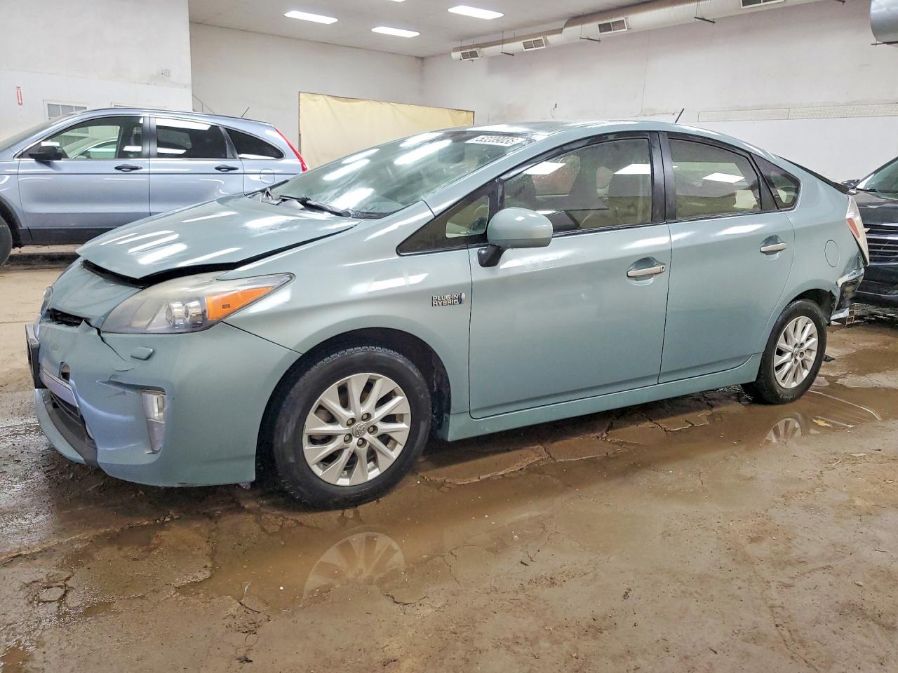 Salvage Toyota Prius Image