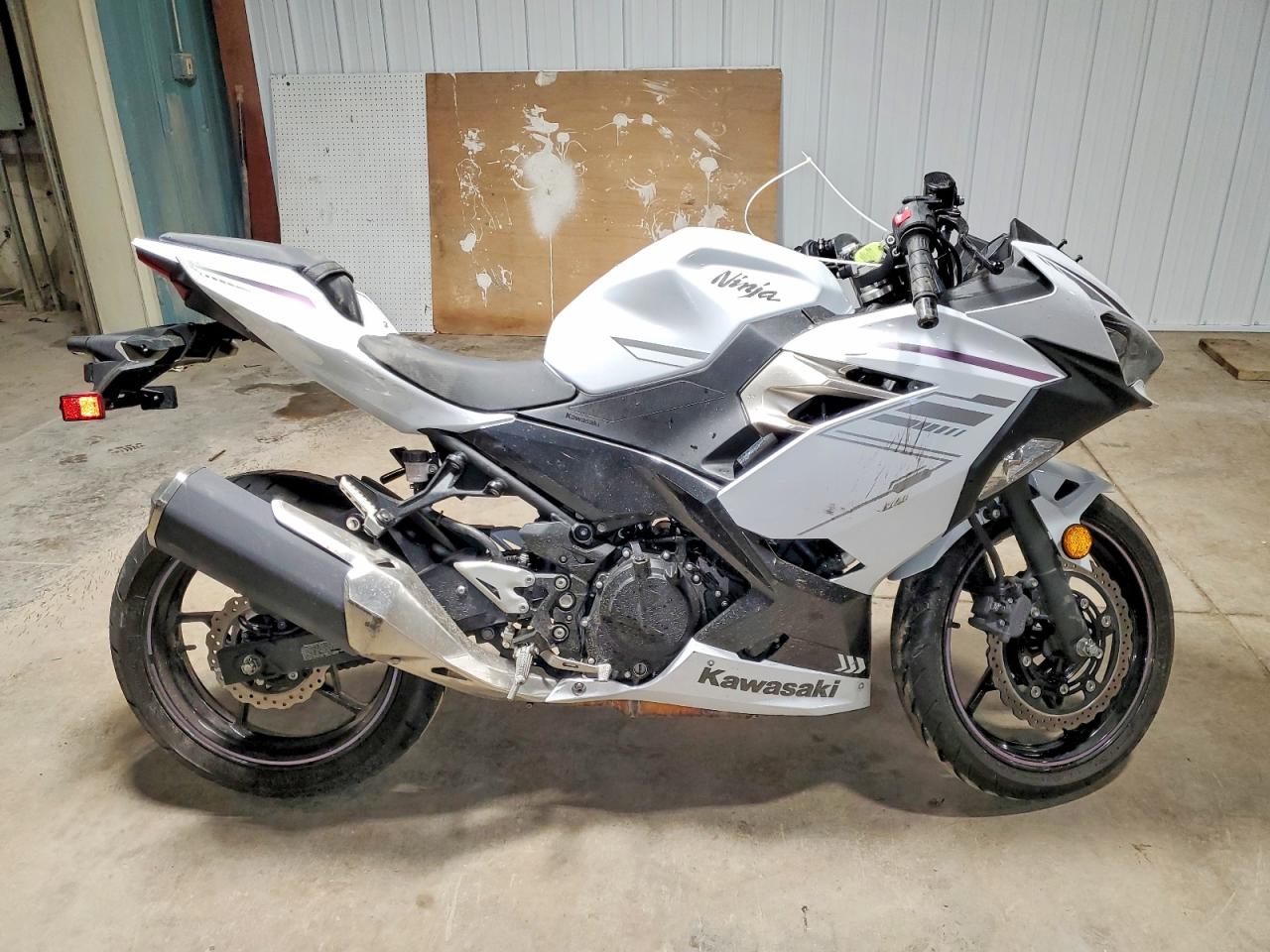 Salvage Kawasaki Ex400 Image