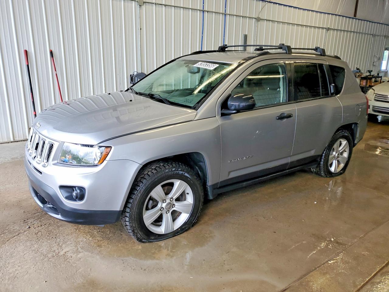 Salvage Jeep Compass Image
