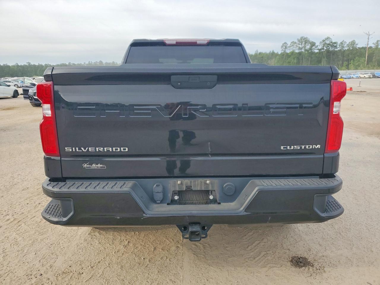 Chevrolet Silverado C1500 Custom