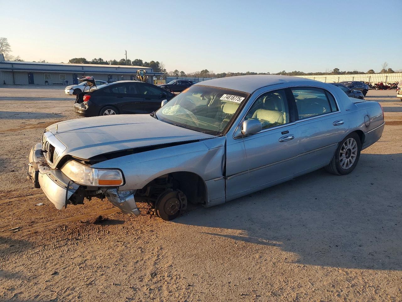 Salvage Lincoln Towncar Image